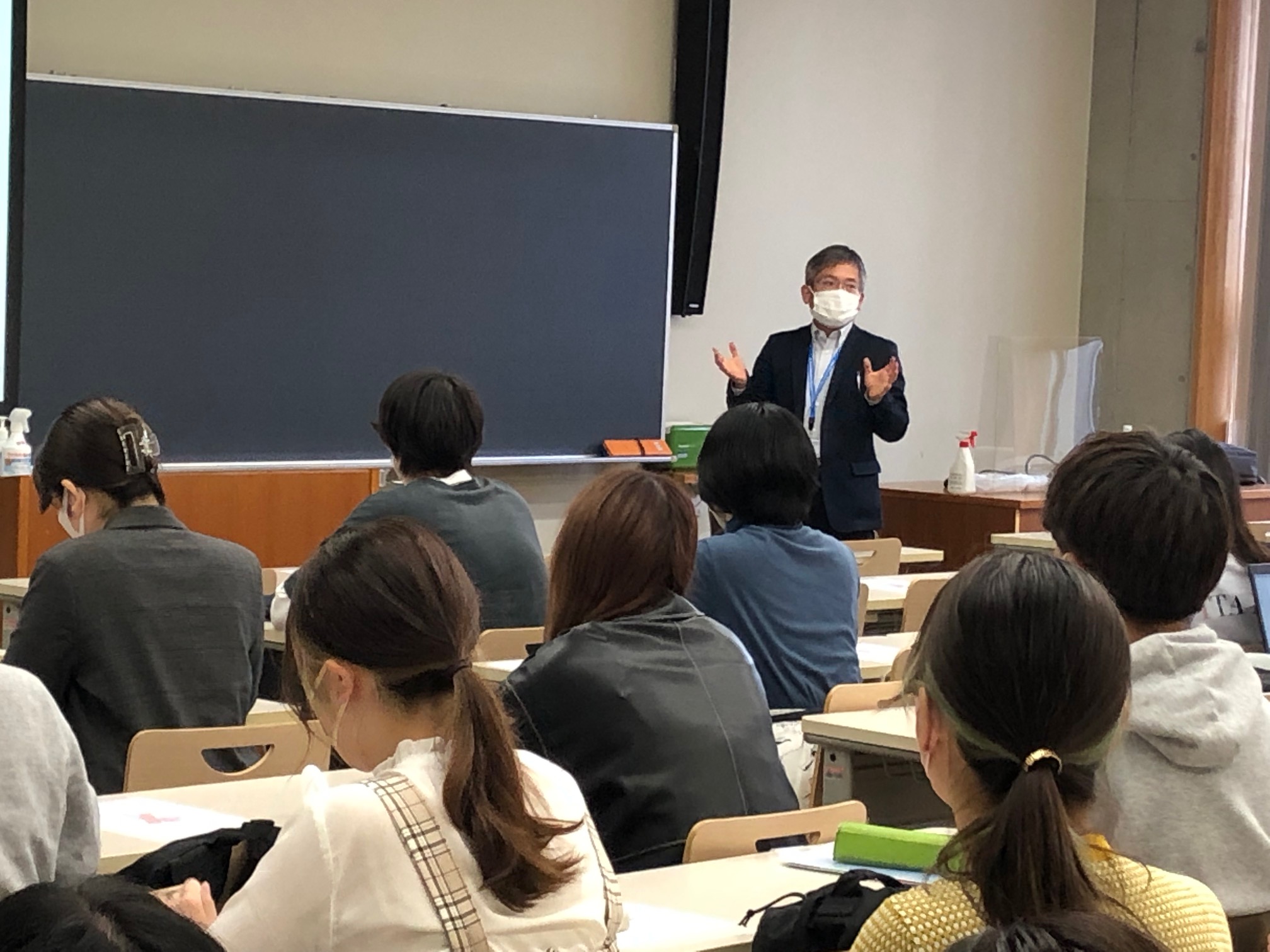 2022年4月14日、日本大学商学部教室
